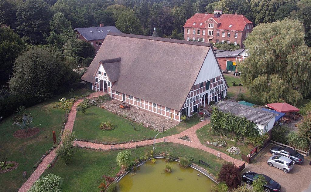 Taubenhof - Gut Cadenberge Hotel Exterior photo